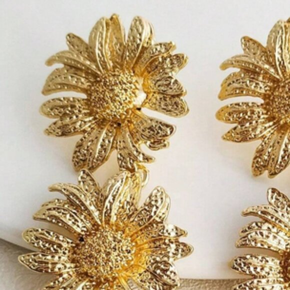 Sunflower Drop Earrings -gold toned - Picture 6 of 6